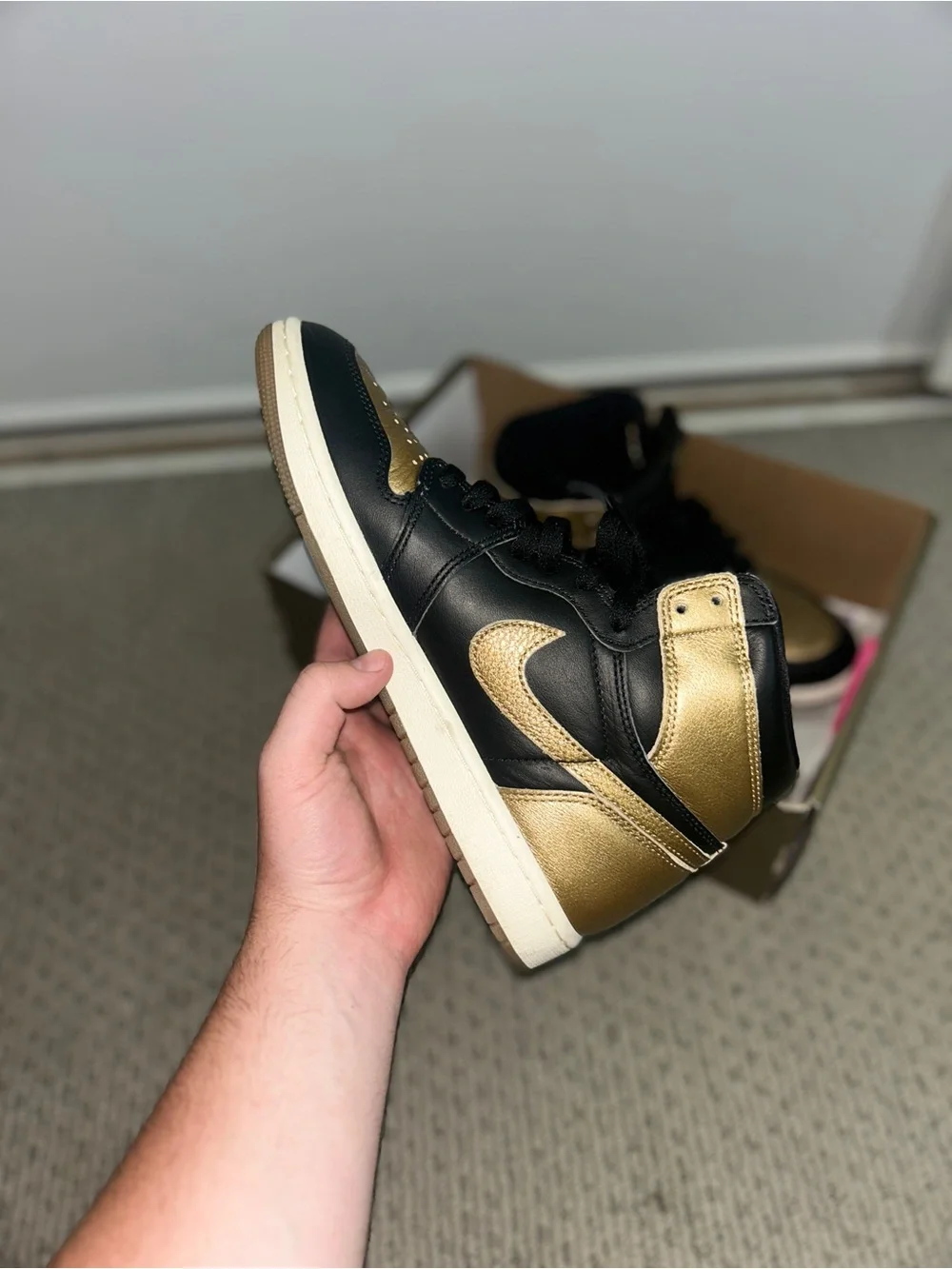 Jordan Men's Black and Gold Air Jordan 1 Mid